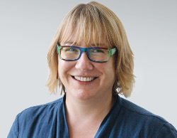 Lucy Thomson, Pädagogische Leitung International Administration Manager, Prüfungsleitung, WDS DUAL Portraitbild von Lucy Thomson, Pädagogische Leitung International Administration Manager, Prüfungsleitung, WDS DUAL